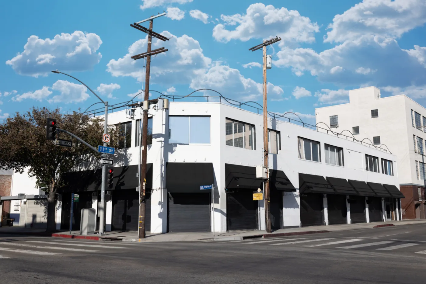 Signalized corner at S Los Angeles Street and 11th Street