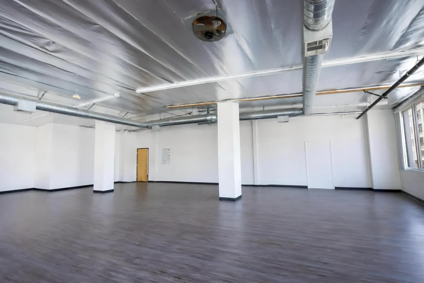 Second-floor suite with columns and insulated ceiling
