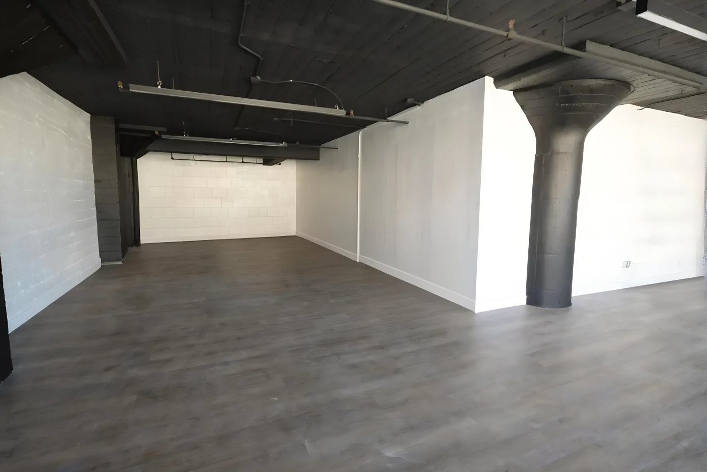 Suite interior, wood-look flooring