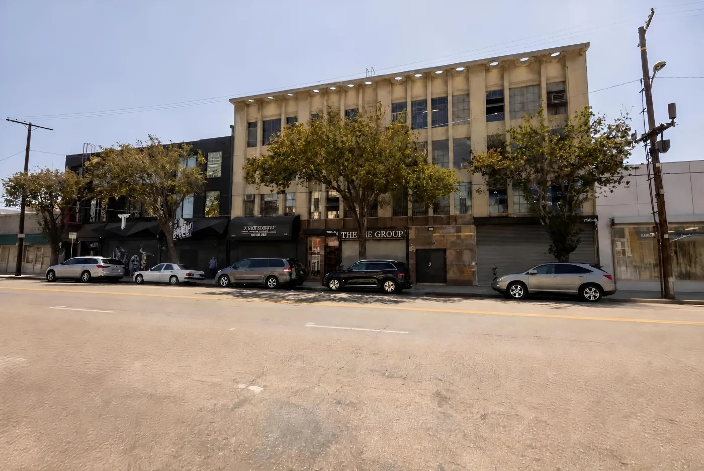 S Los Angeles Street frontage
