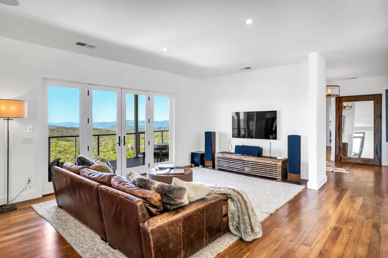 Living room to the valley